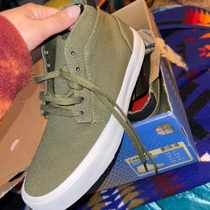 Cabbie II womens army green non slip shoes for crews